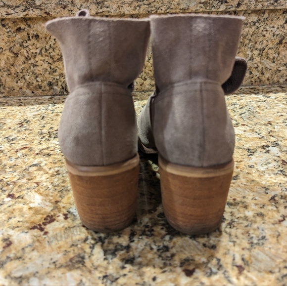 BP grey suede booties fits size 8.5 perfect. - Picture 4 of 4